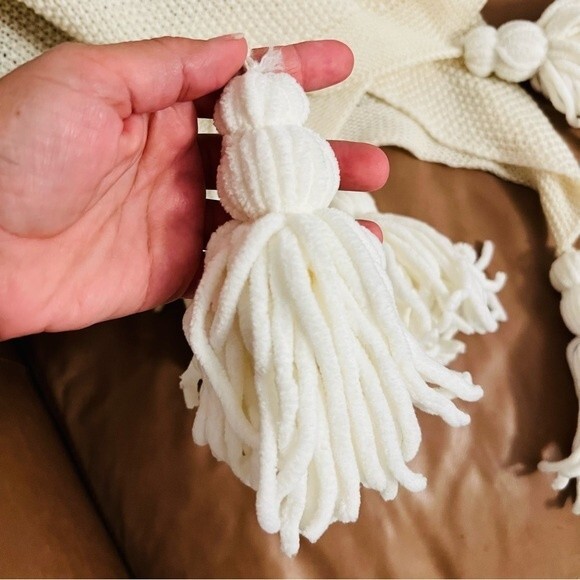 NWT Ivory/Cream Lightweight Cable Knit Boho Throw Blanket with Tassels - Picture 4 of 8